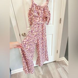 🌟🛍️ CHARMING CHARLIE Pink light cold shoulder ruffle floral jumpsuit M EUC